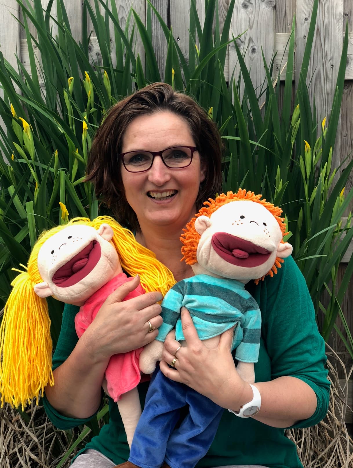 Diana Baarda met de poppen Suus & Luuk